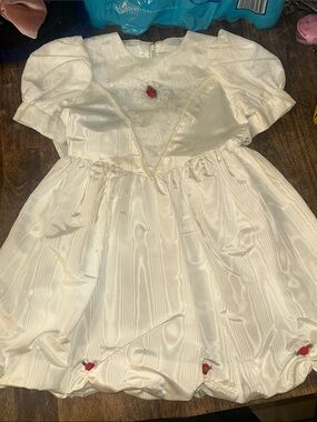 Girls' Ivory Satin Party Dress with Red Rose Accents classico